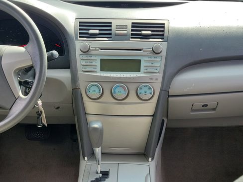 Used 2009 Toyota Camry LE FWD image 17