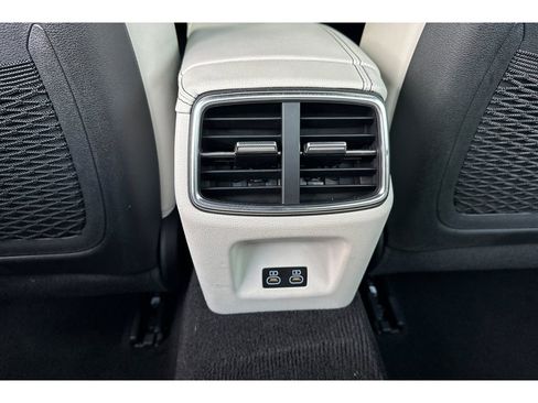 Used 2024 Genesis G70 2.5T image 14