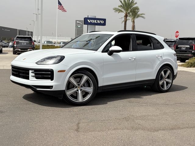 Used 2024 Porsche Cayenne AWD/4WD image 2
