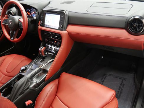 Used 2024 Nissan GT-R Premium w/ Premium Interior Package AWD/4WD image 14