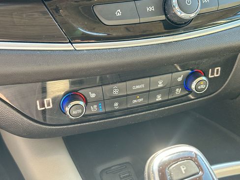 Used 2021 Buick Enclave Premium w/ Sun and Sites Package image 19