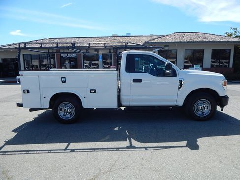 Used 2020 Ford F250 XL w/ Power Equipment Group image 9