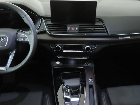 Used 2025 Audi Q5 e Premium Plus w/ Premium Plus Package image 15