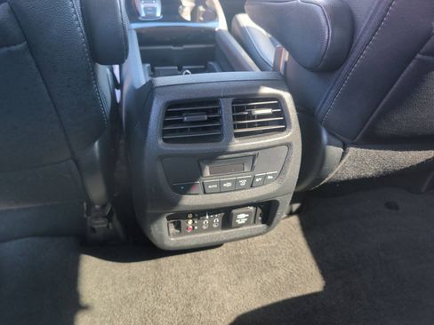 Used 2016 Honda Pilot Touring image 13