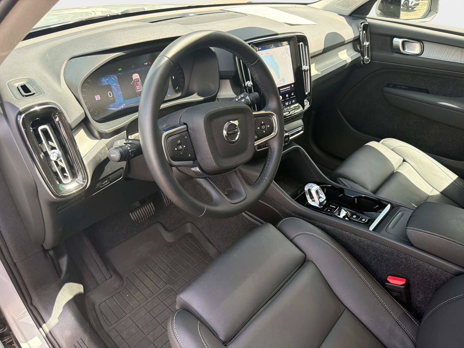 Used 2026 Volvo XC40 B5 Plus AWD/4WD image 17