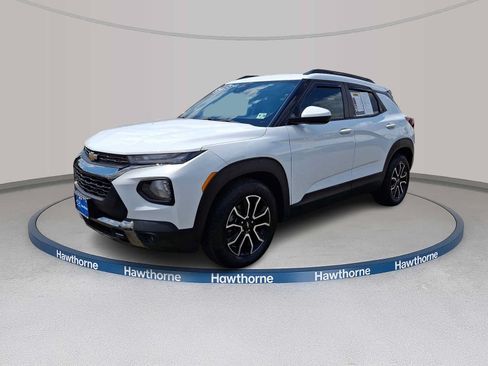 Certified 2023 Chevrolet TrailBlazer ACTIV w/ Sun and Liftgate Package FWD image 3