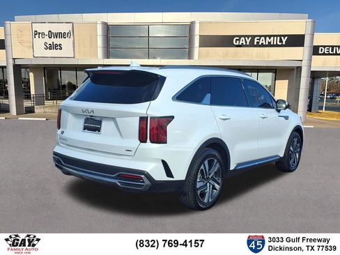 Certified 2024 Kia Sorento SX Prestige w/ Panoramic Sunroof Package AWD/4WD image 2