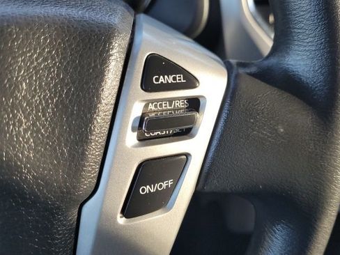 Used 2017 Nissan Titan SV image 14