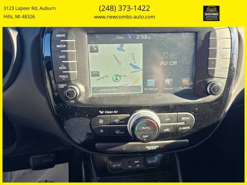 Used 2017 Kia Soul + image 17