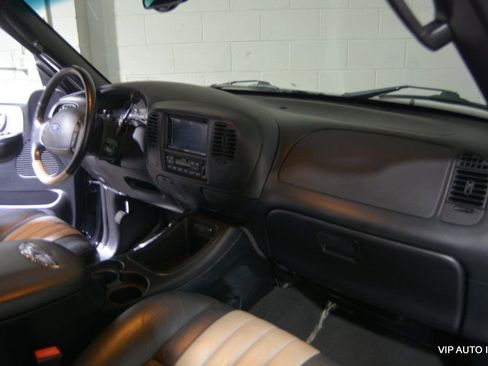 Used 2003 Ford F150 Harley-Davidson image 10