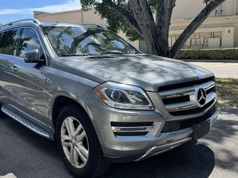 Used 2015 Mercedes-Benz GL 450 4MATIC image 4