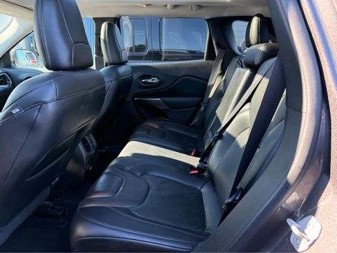 Used 2021 Jeep Cherokee Limited image 8