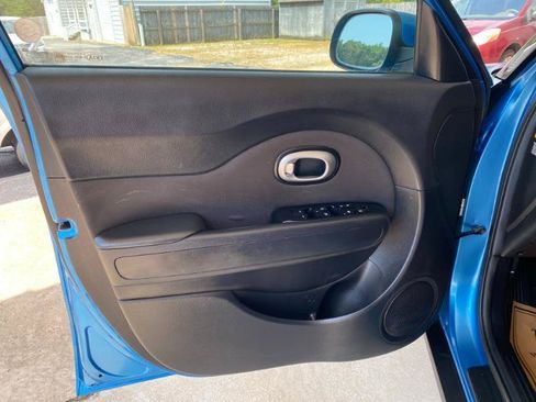 Used 2016 Kia Soul + w/ Designer's Package FWD image 12