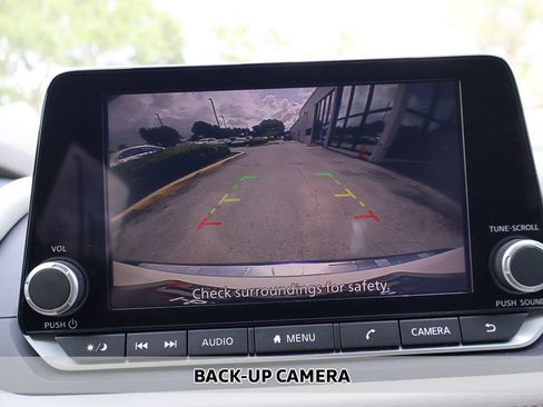 Used 2023 Nissan Rogue SV FWD image 5