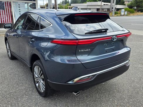 Used 2024 Toyota Venza XLE AWD/4WD image 6