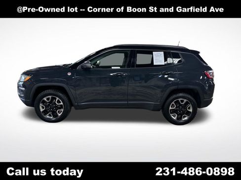 Used 2018 Jeep Compass Trailhawk w/ Leather Interior Group AWD/4WD image 2