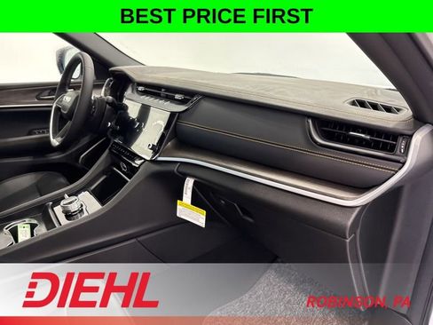 New 2026 Jeep Grand Cherokee Limited AWD/4WD image 17