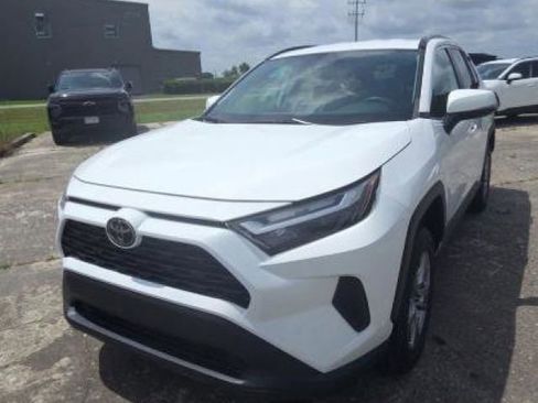 Used 2023 Toyota RAV4 XLE AWD/4WD image 3