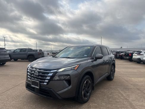 Used 2024 Nissan Rogue SV image 7