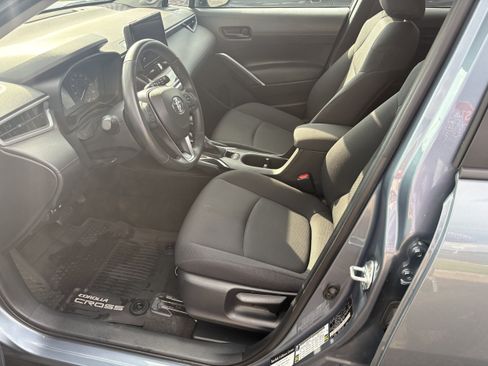 Used 2023 Toyota Corolla Cross LE w/ Moonroof Package AWD/4WD image 4