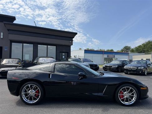 Used 2005 Chevrolet Corvette Coupe w/ Preferred Equipment Group RWD image 3