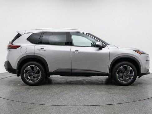 Used 2025 Nissan Rogue SV AWD/4WD image 11