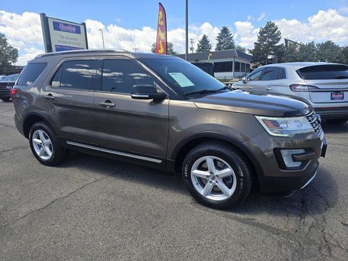 Used 2016 Ford Explorer XLT w/ Equipment Group 202A AWD/4WD image 6