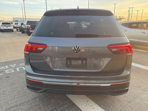 Used 2022 Volkswagen Tiguan SE w/ Panoramic Sunroof Package image 14
