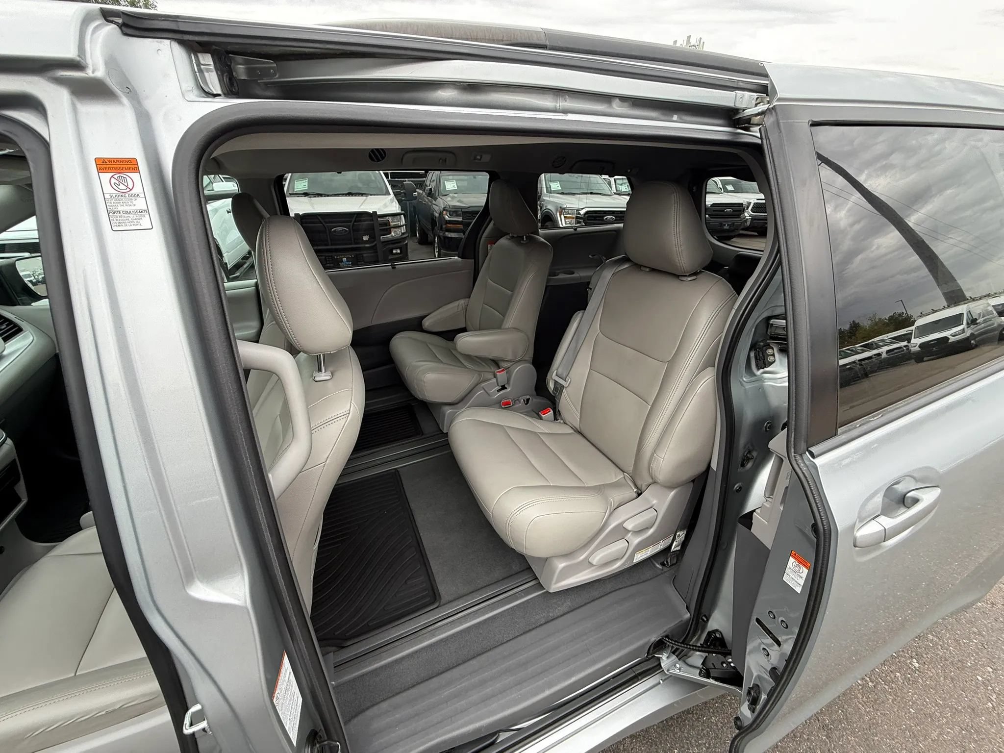 Used 2019 Toyota Sienna LE FWD image 13