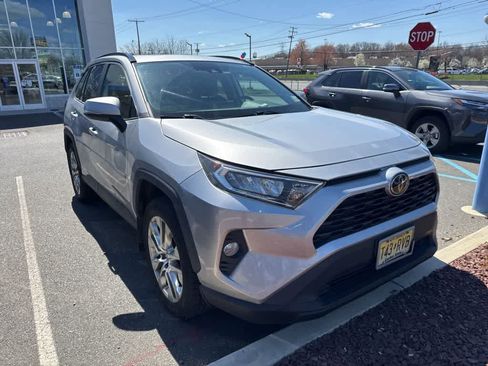 Used 2021 Toyota RAV4 XLE Premium image 5