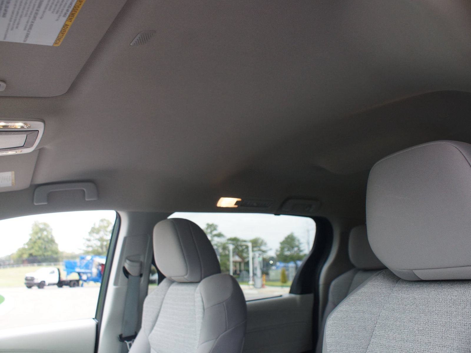 Used 2024 Toyota Sienna LE FWD image 6
