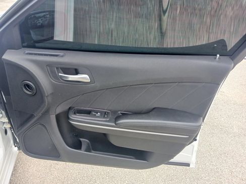 Used 2019 Dodge Charger SXT RWD image 16