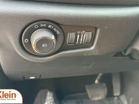 Used 2024 Chrysler Pacifica Pinnacle w/ Trailer Tow Group image 18