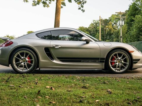 Used 2016 Porsche Cayman RWD image 9