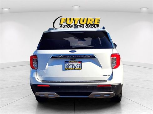 Certified 2022 Ford Explorer XLT w/ Equipment Group 202A image 5