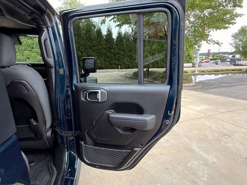 Used 2025 Jeep Gladiator Rubicon w/ Safety Group AWD/4WD image 25