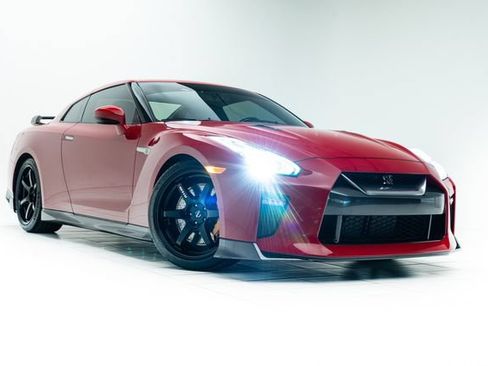 Used 2017 Nissan GT-R Track Edition AWD/4WD image 5