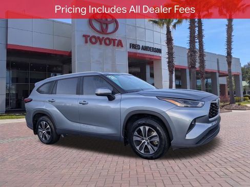 Certified 2024 Toyota Highlander XLE FWD image 1