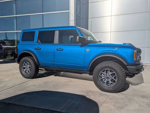 New 2025 Ford Bronco Badlands image 3