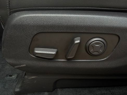 Used 2026 Kia Carnival FWD image 11