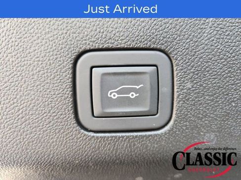 Used 2025 GMC Yukon Elevation image 45