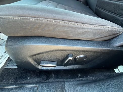 Used 2019 Ford Fusion SE FWD image 39