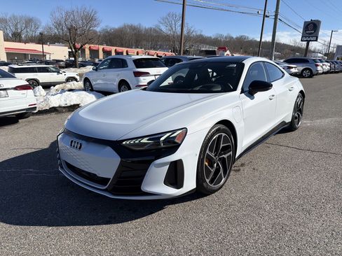 Certified 2024 Audi RS e-tron GT image 3