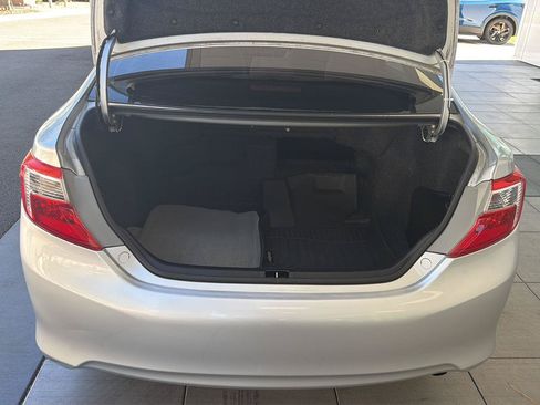 Used 2012 Toyota Camry LE FWD image 17