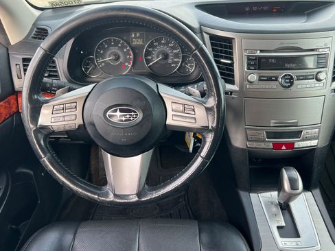 Used 2010 Subaru Outback 2.5i Limited image 11
