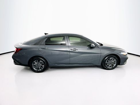 Used 2024 Hyundai Elantra SEL FWD image 10