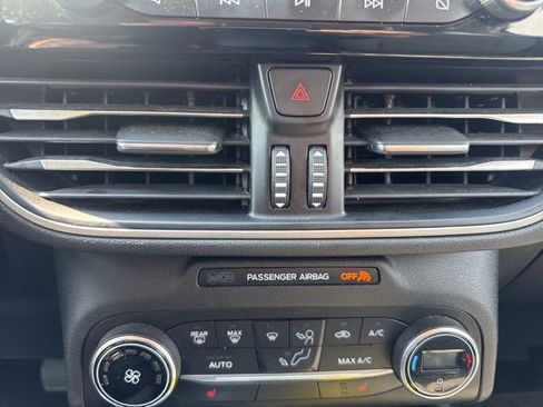 Used 2020 Ford Escape SE image 34