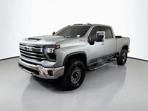 Used 2025 Chevrolet Silverado 2500 LTZ w/ LTZ Premium Package AWD/4WD image 3