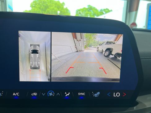 New 2026 Chevrolet Traverse LT w/ Driver Confidence Package FWD image 24