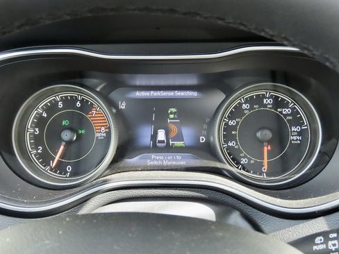 Used 2021 Jeep Cherokee Limited w/ Elite Package FWD image 25